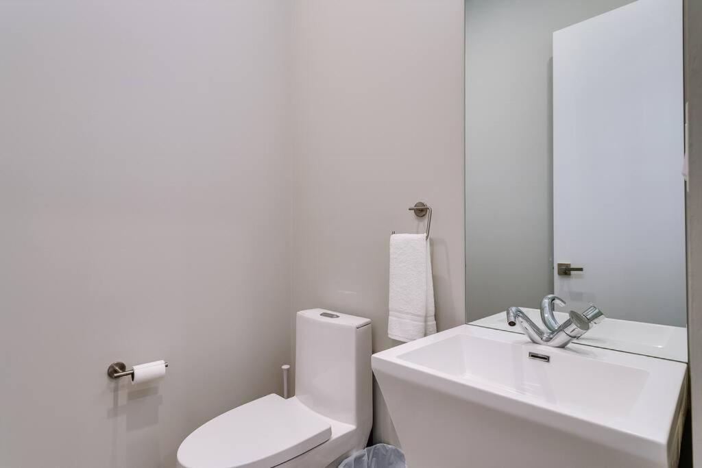2 Newly Built Luxury With Private Roofdeck Apartment