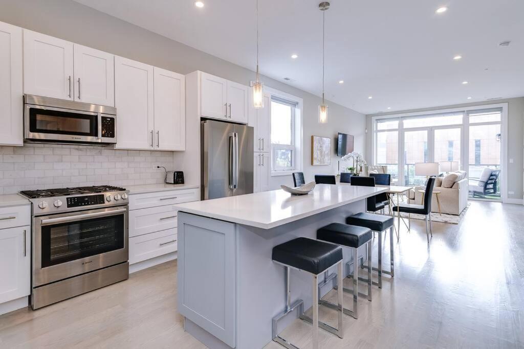 Apartment 2 Newly Built Luxury With Private Roofdeck *