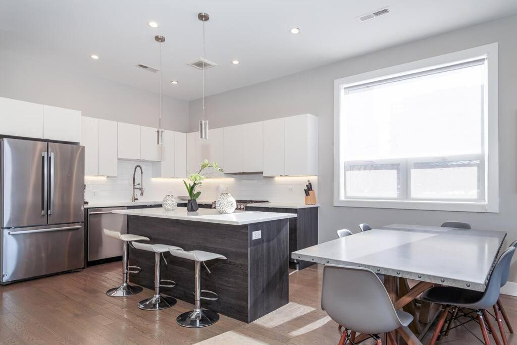 2 Newly Built Luxury With Private Roofdeck
