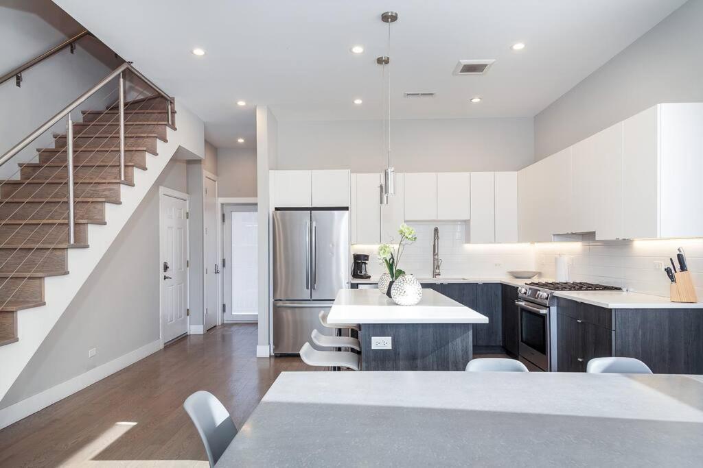 Apartment 2 Newly Built Luxury With Private Roofdeck