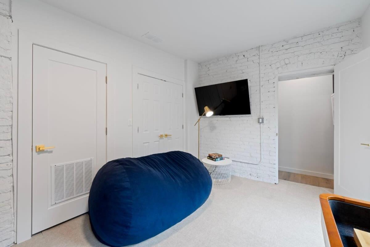 Chic 4-bedroom Haven: Designer's Dream Holiday home