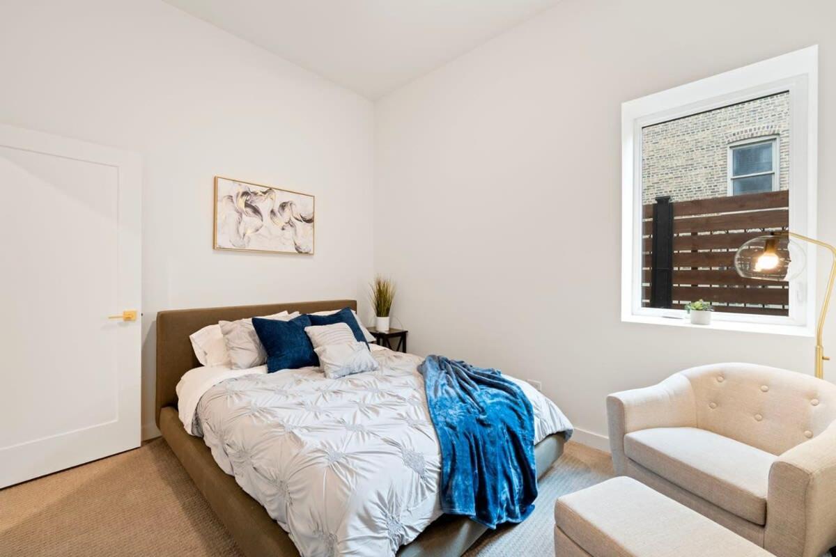 Holiday home Chic 4-bedroom Haven: Designer's Dream *