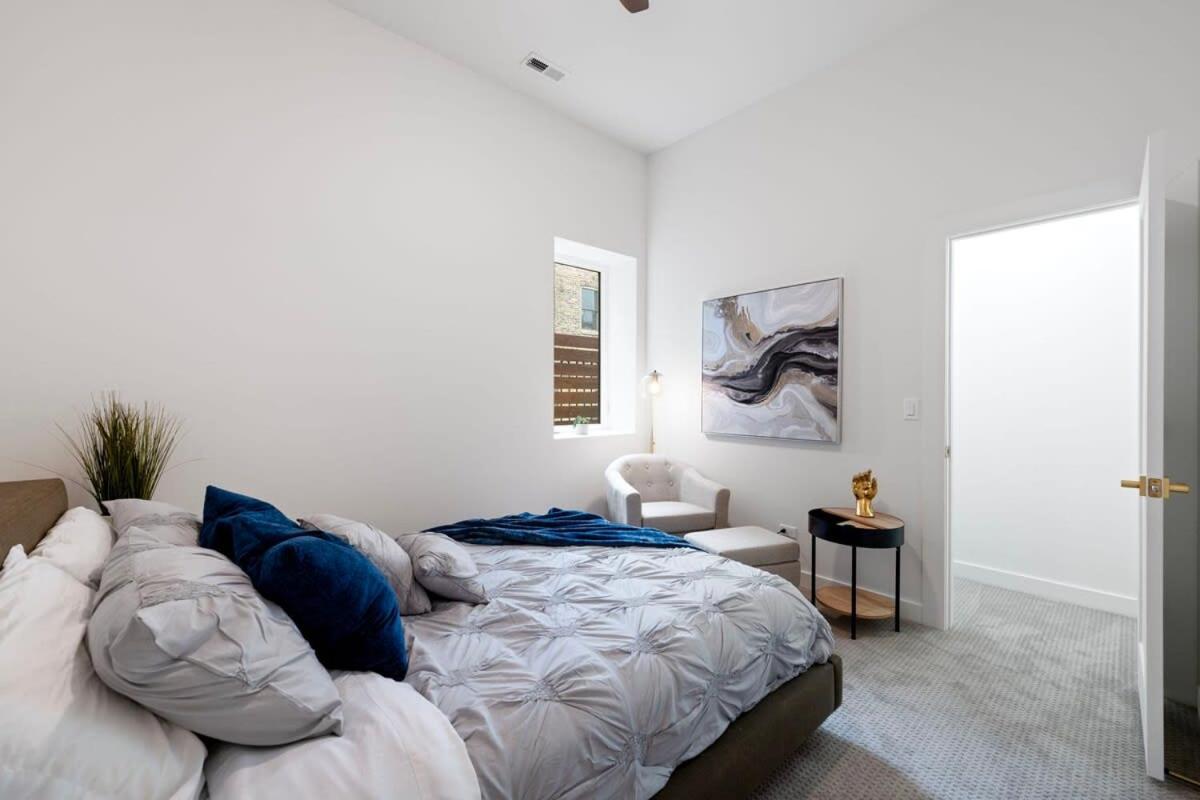 Chic 4-bedroom Haven: Designer's Dream