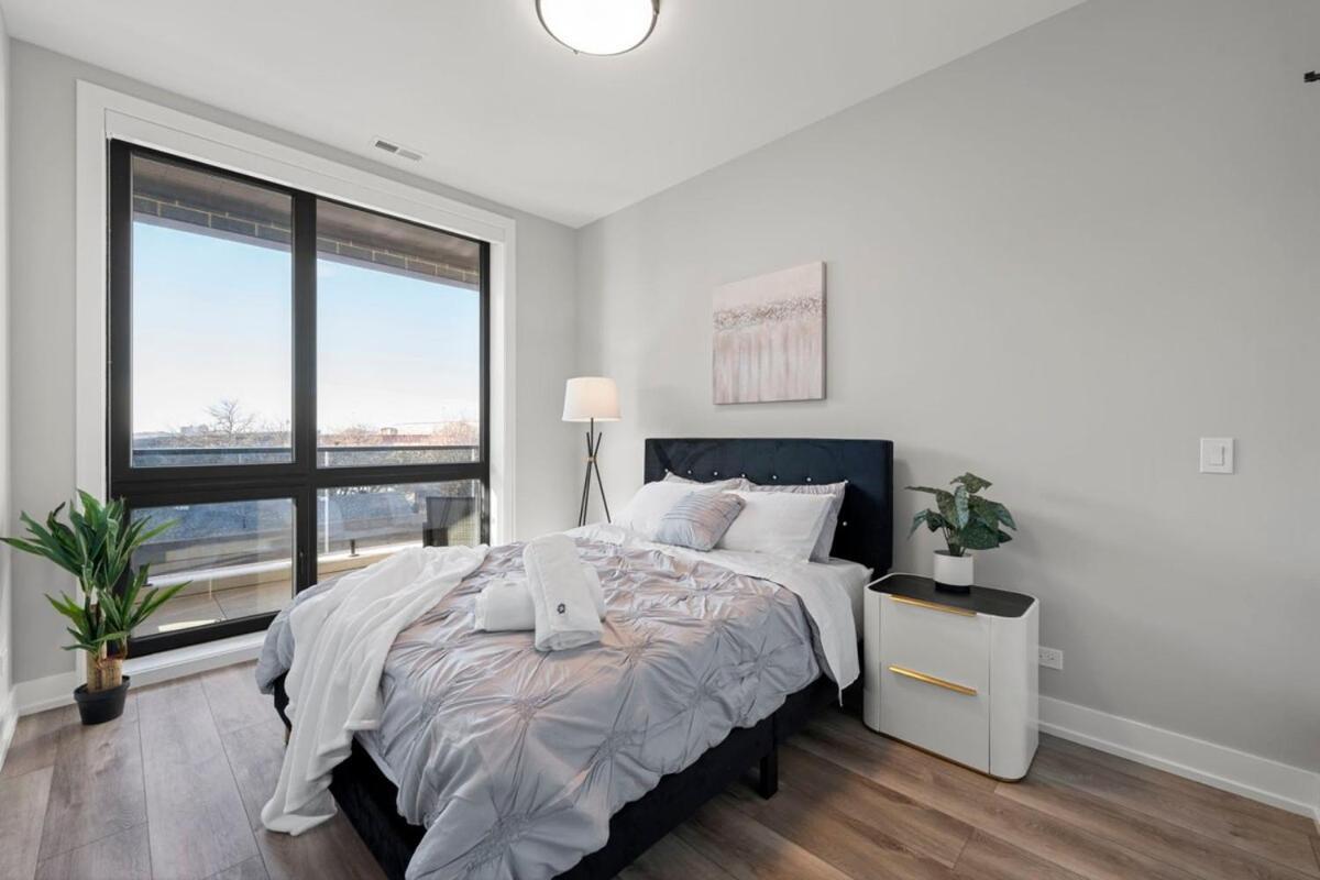 Insta-worthy 3bed 2bath Brand New W Balcony * Chicago