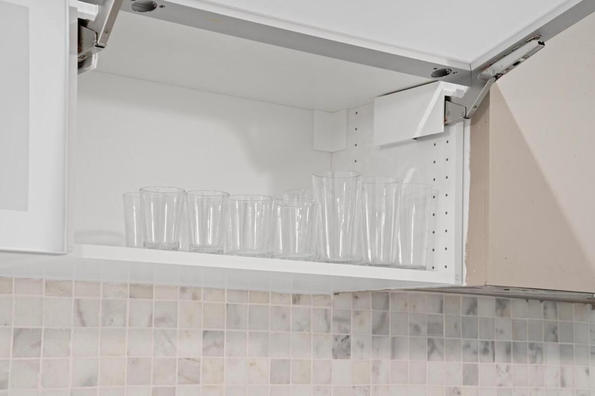 Chic 4-bedroom Haven: Designer's Dream Holiday home Chicago