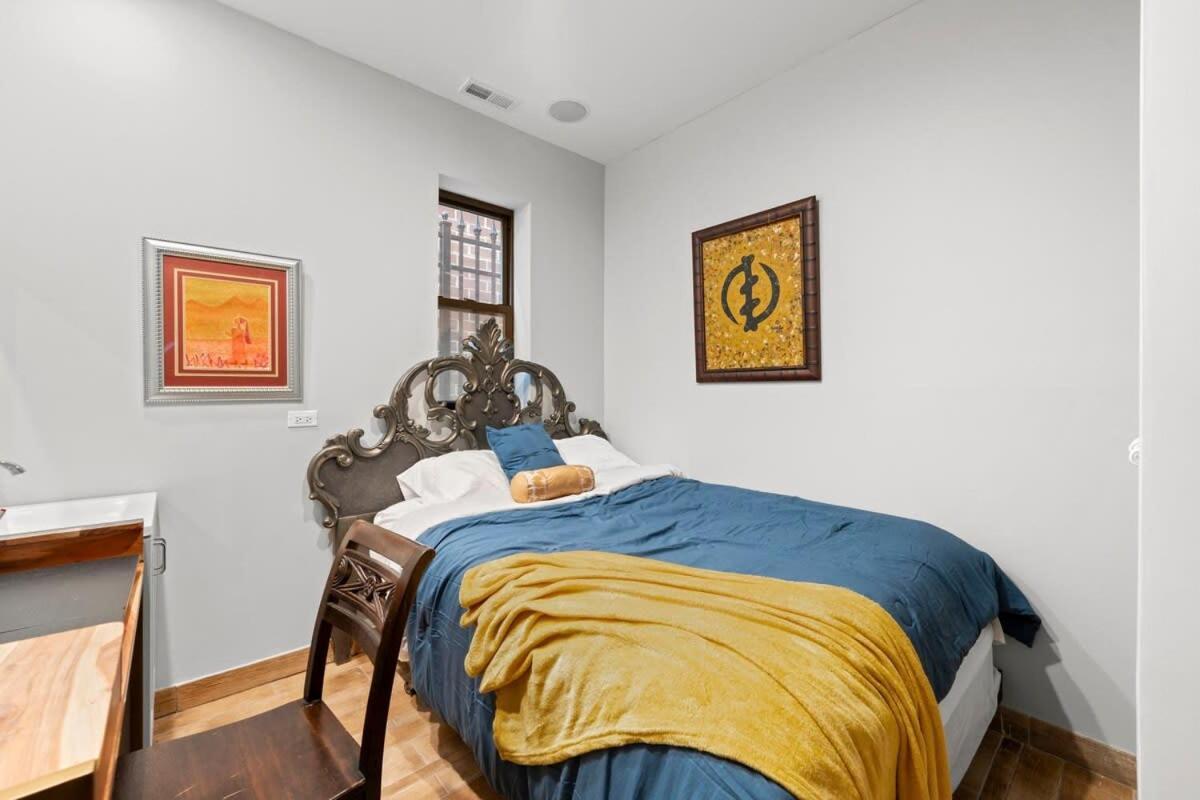 Zen Oasis Of Elegance: Expansive Executive Holiday home Chicago