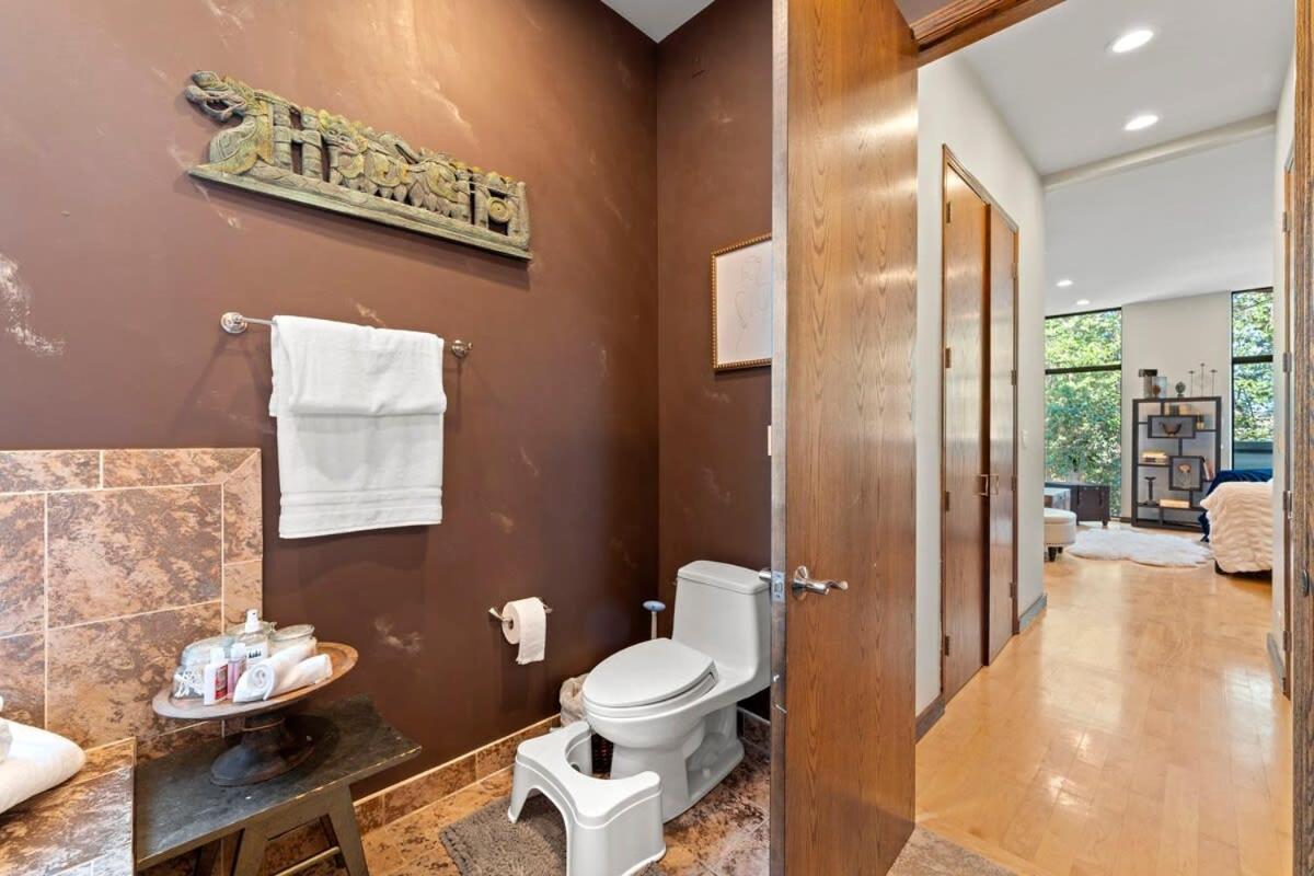 Zen Oasis Of Elegance: Expansive Executive * Chicago