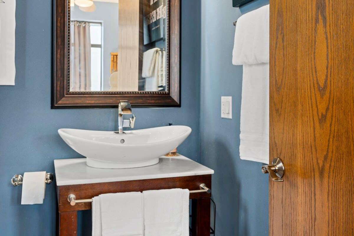 Zen Oasis Of Elegance: Expansive Executive