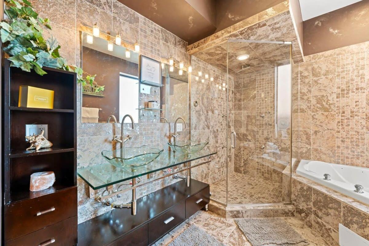 Zen Oasis Of Elegance: Expansive Executive * Chicago