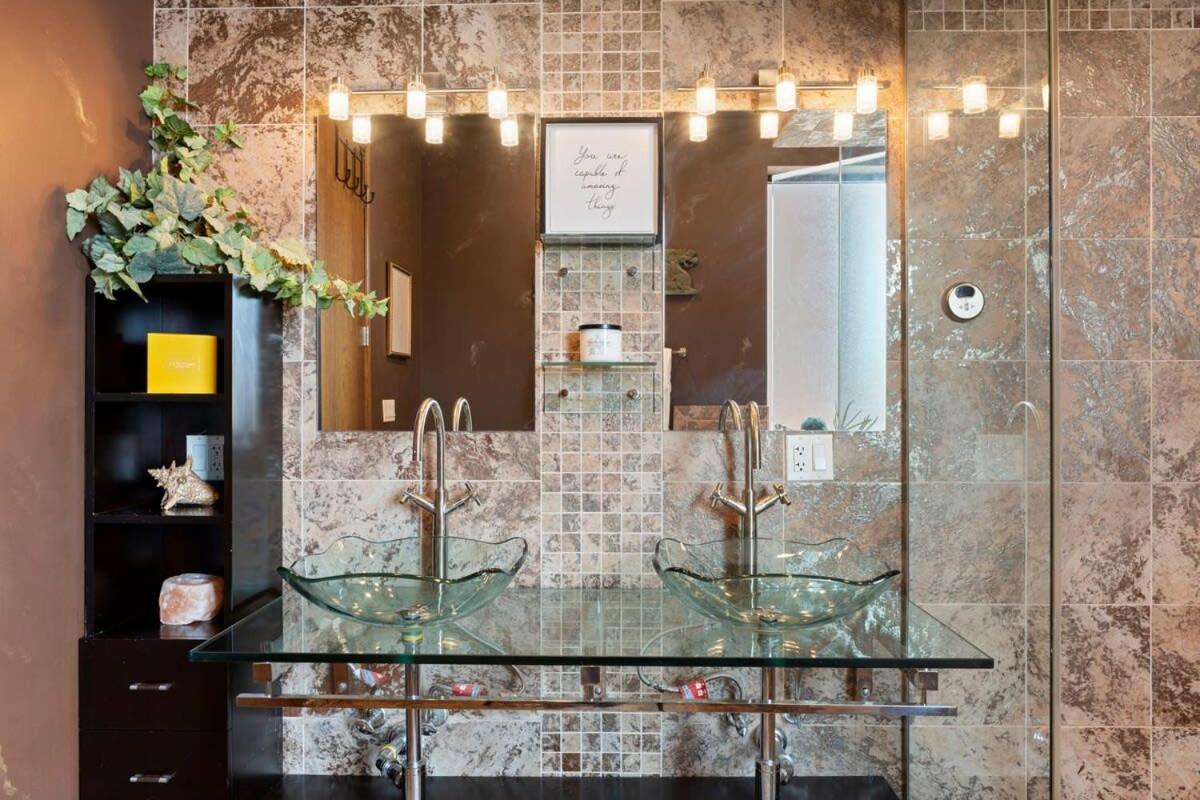 Zen Oasis Of Elegance: Expansive Executive Chicago