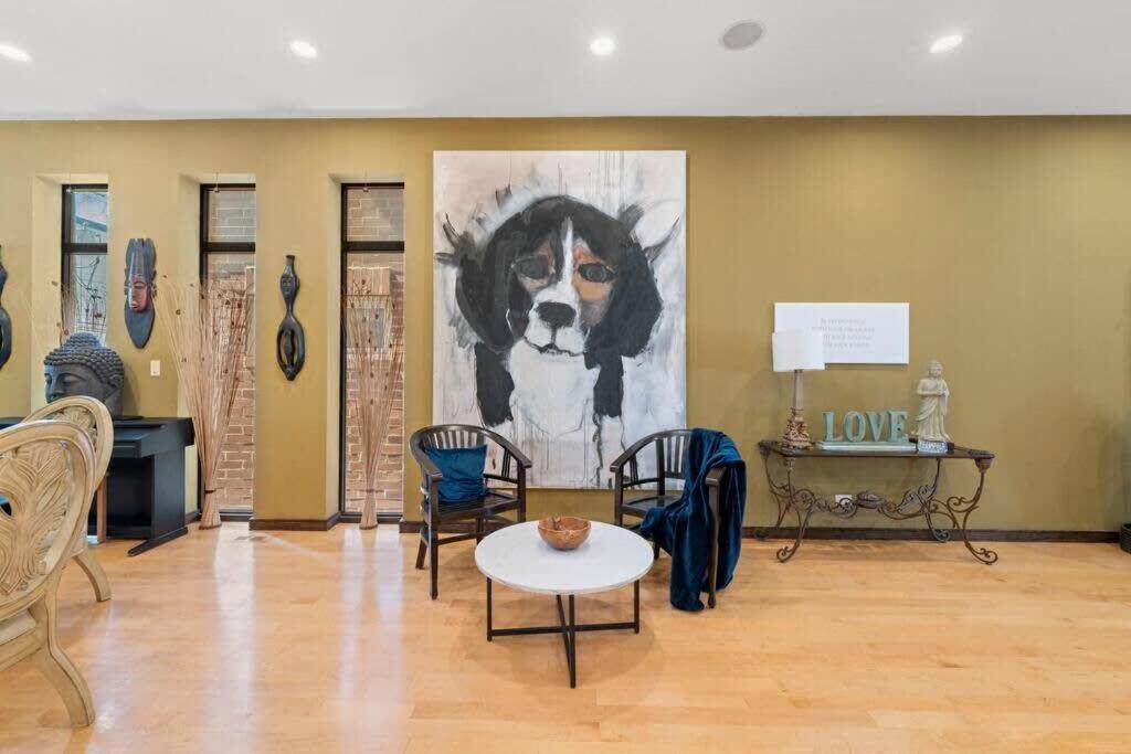 Zen Oasis Of Elegance: Expansive Executive Chicago