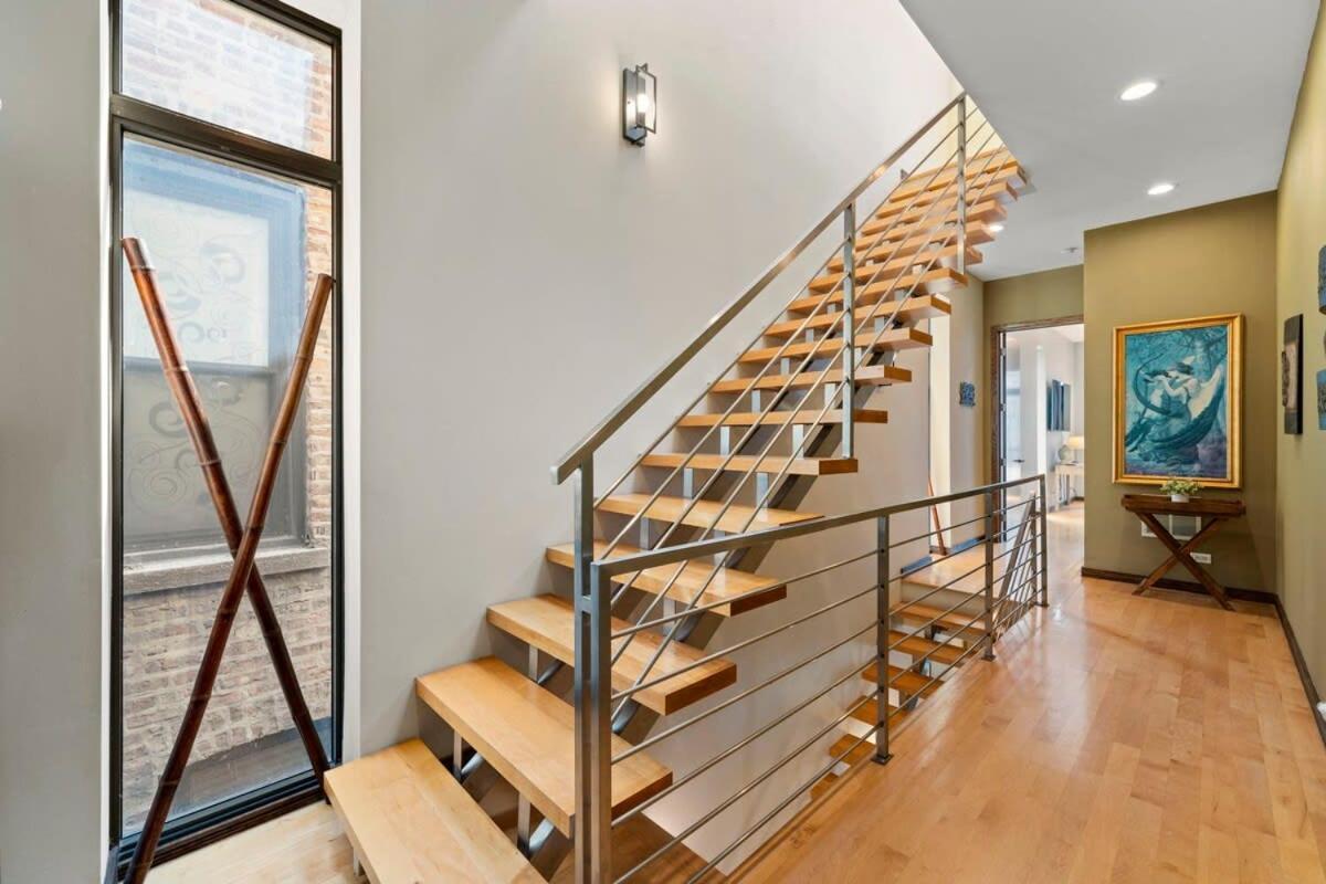 Zen Oasis Of Elegance: Expansive Executive Holiday home *