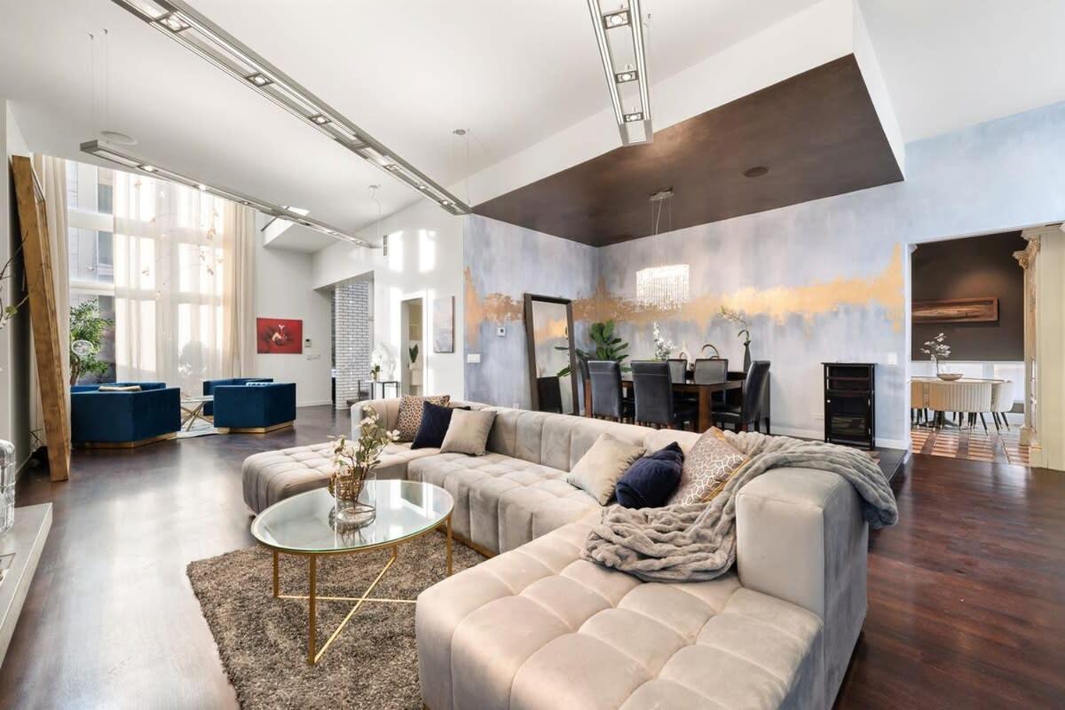 5br 5ba Architectural Estate-theatre Gym Rooftop * Chicago