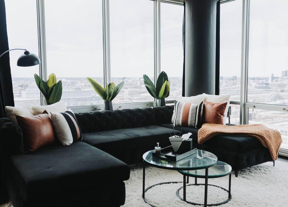 Stunning Panoramic Views & Free Parking Apartment