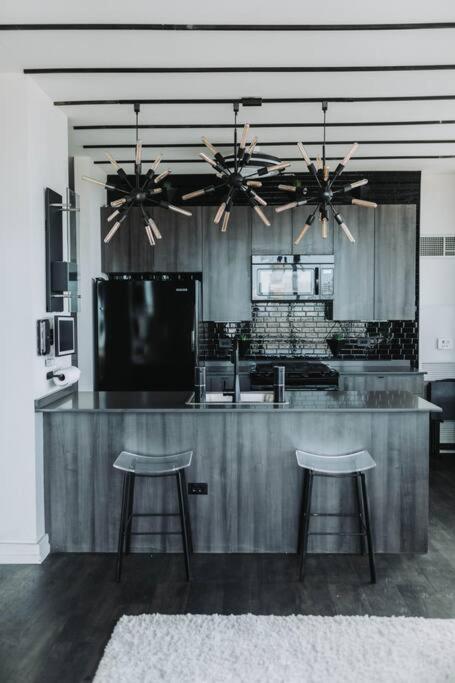 Apartment Stunning Panoramic Views & Free Parking Chicago