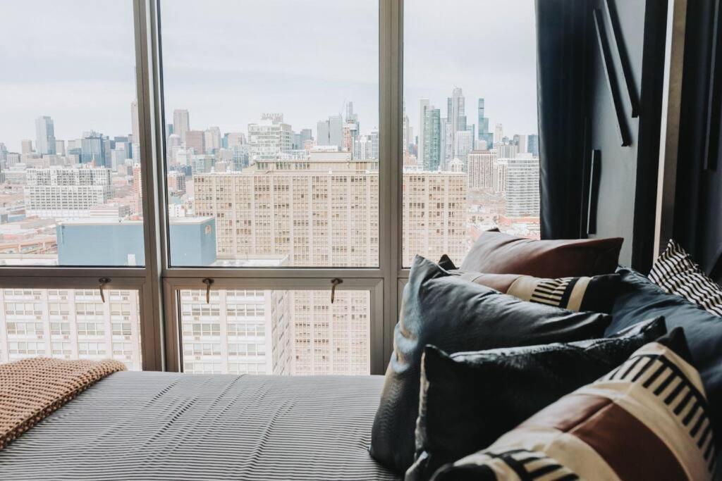 Apartment Stunning Panoramic Views & Free Parking Chicago