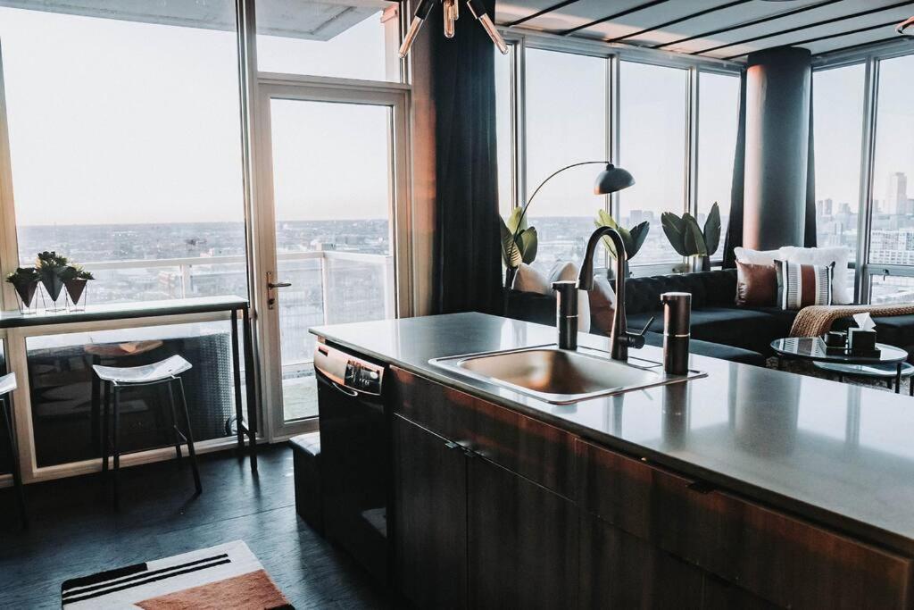 Apartment Stunning Panoramic Views & Free Parking Chicago