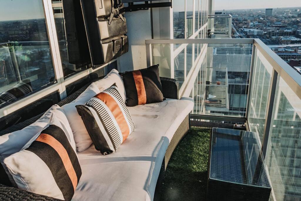 Apartment Stunning Panoramic Views & Free Parking *