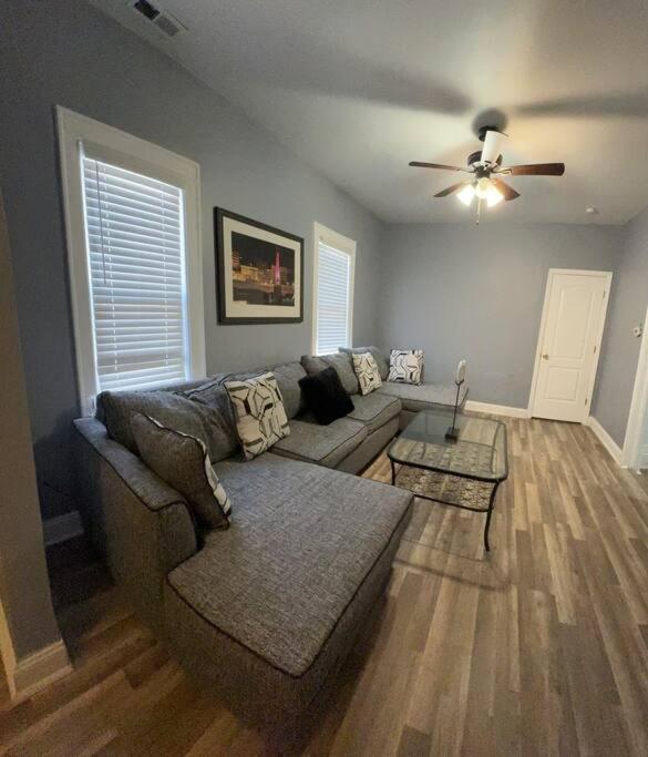 Urban Retreat 3 Bedroom Apt. Chicago