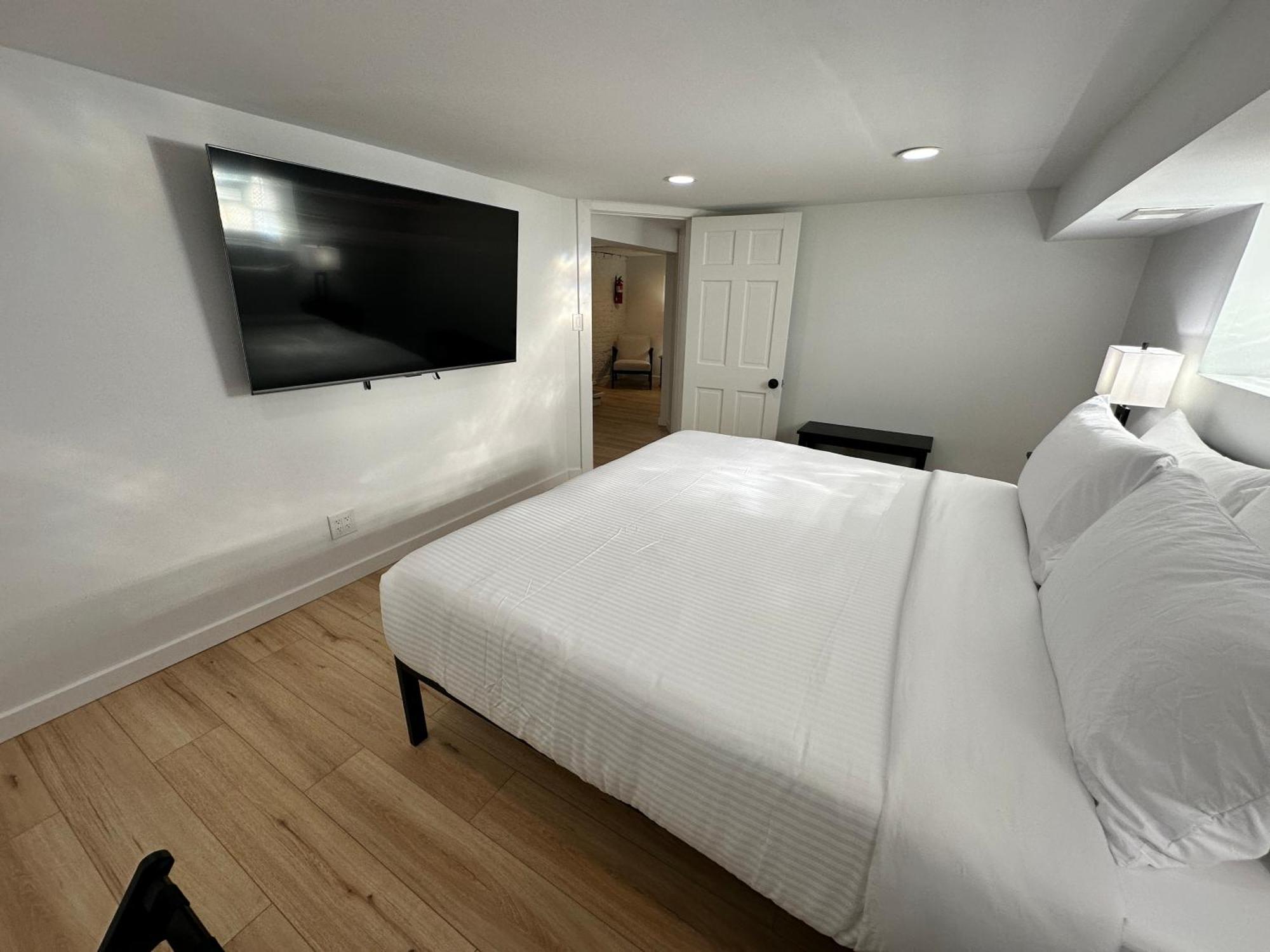 Luxe Spacious Sfh In Bucktown With Secure Parking Chicago