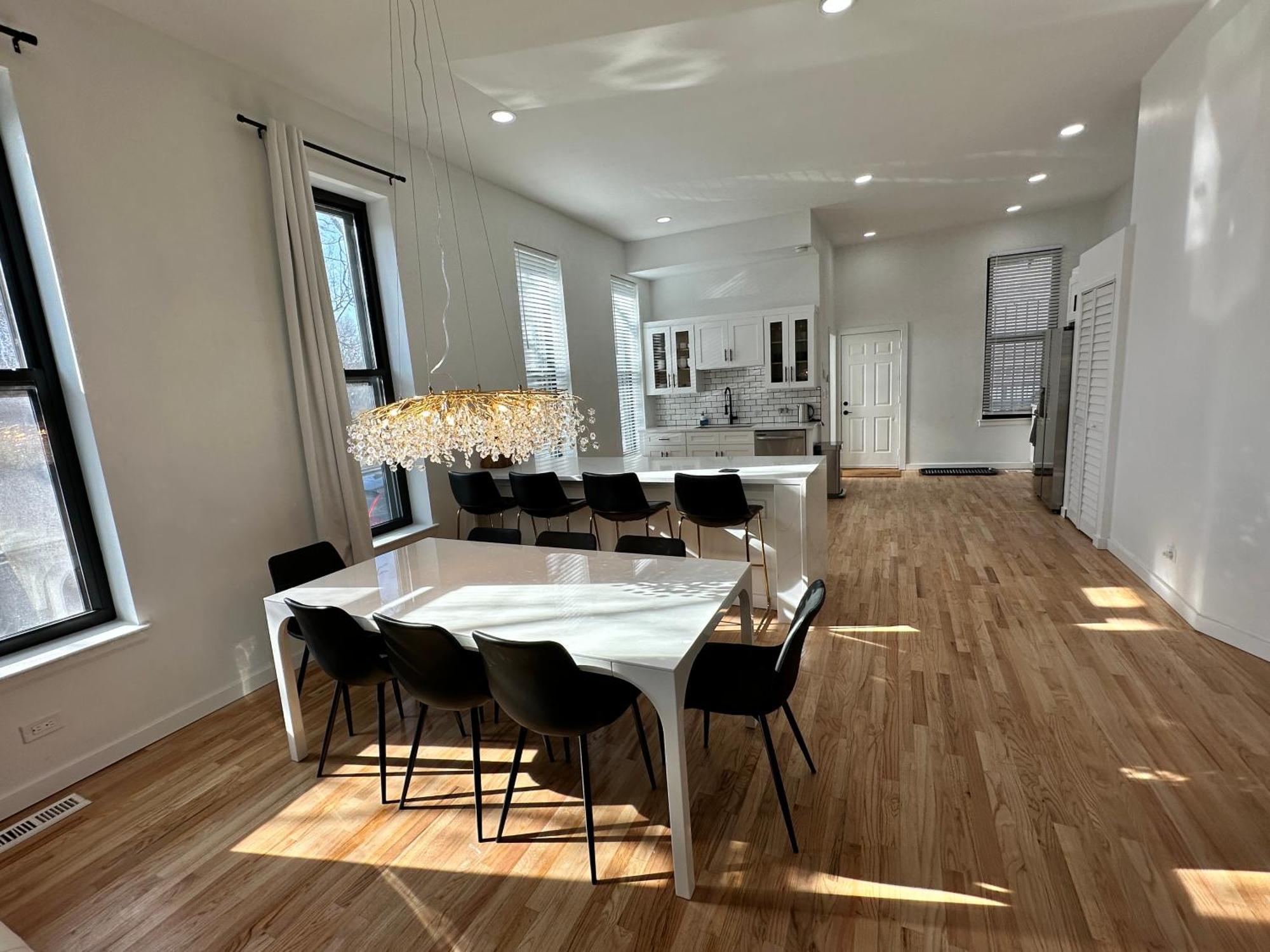 Holiday home Luxe Spacious Sfh In Bucktown With Secure Parking *