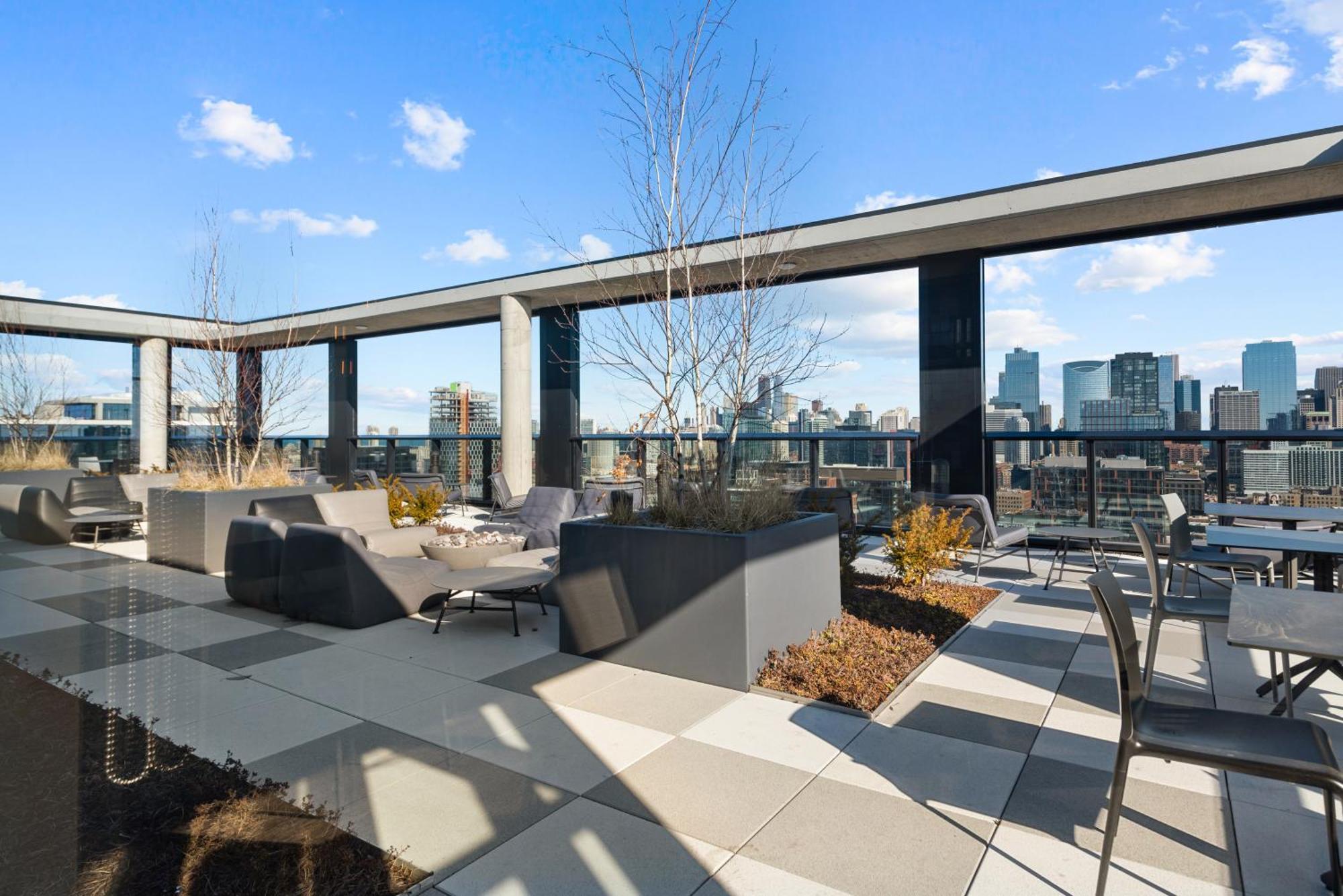 Fulbrix Bright Designer With West Loop Views Apartment Chicago