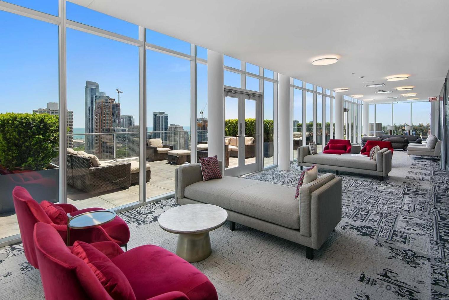 South Loop 1br W Sauna Fire Pits Nr L Park Chi-989 Chicago