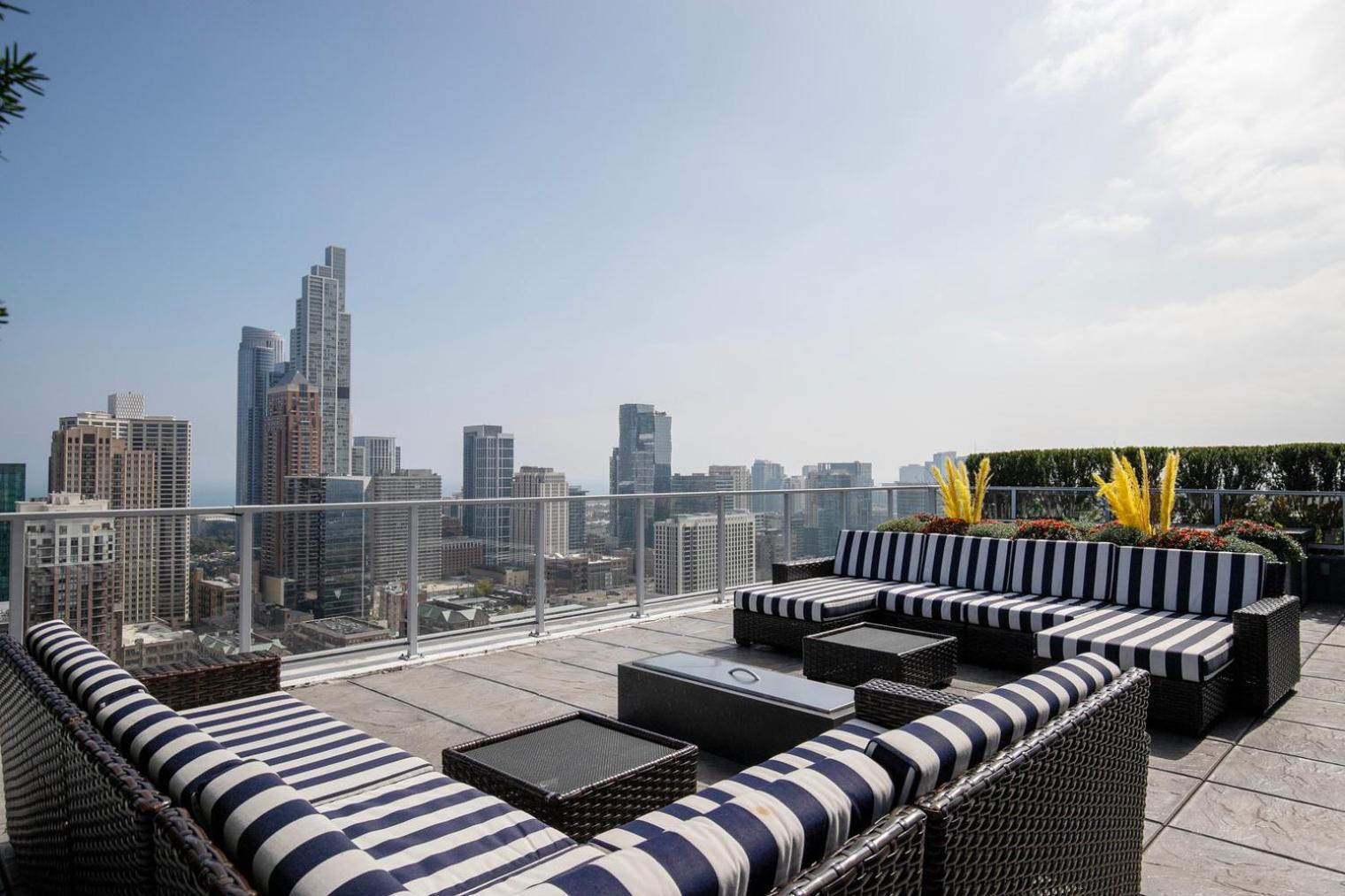 South Loop 1br W Sauna Fire Pits Nr L Park Chi-989 Chicago