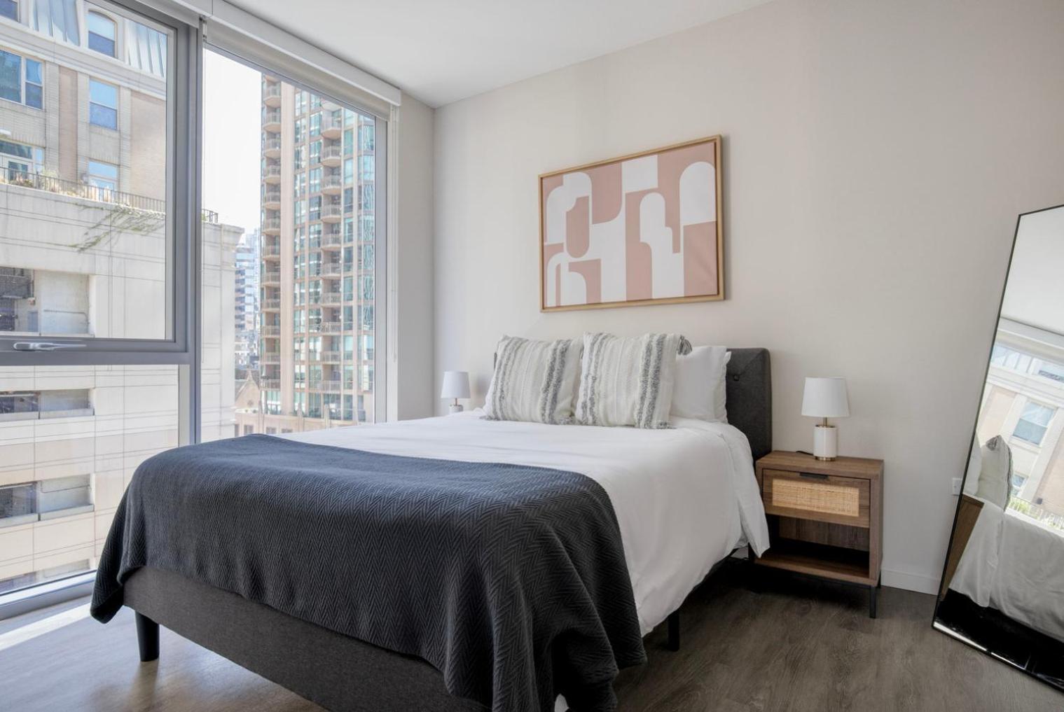 River North 1br W Coffee Shop Gym Nr Chi-972