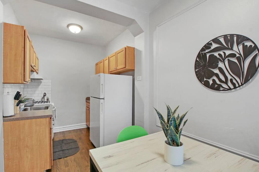 Apartment Chic & Contemporary - Bstone 120 Chicago