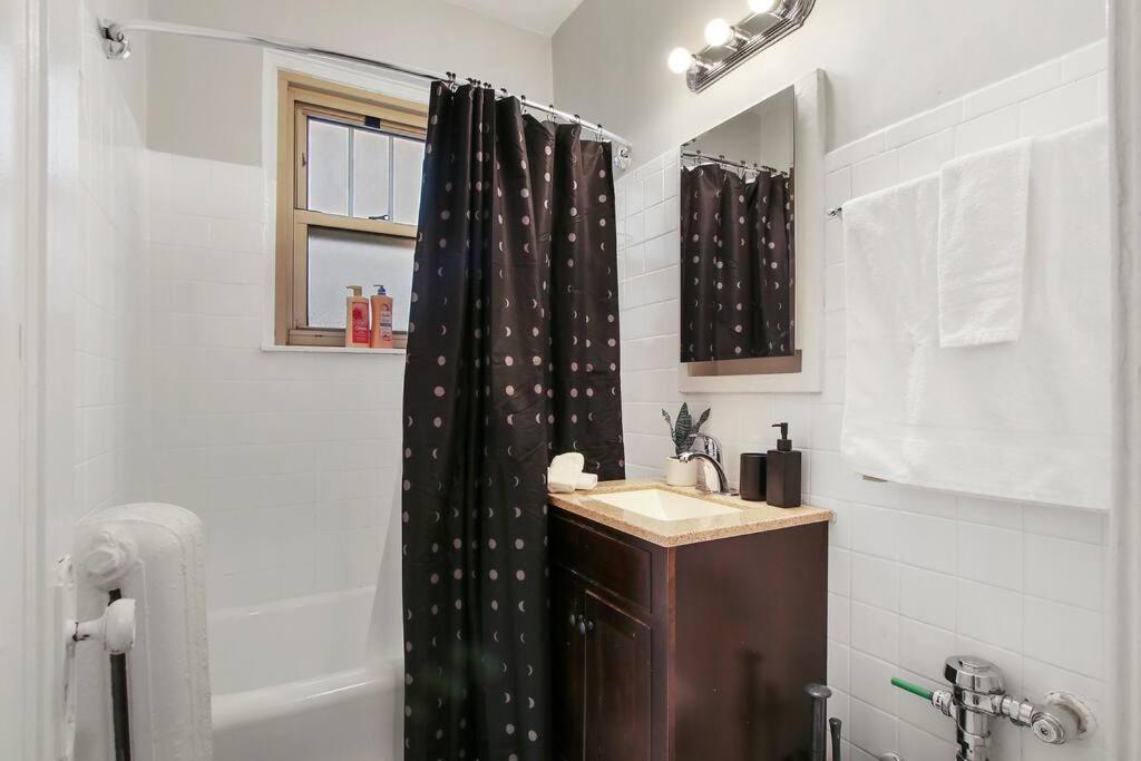 Chic & Contemporary - Bstone 120 Apartment