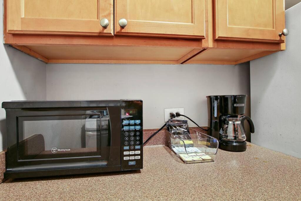 Apartment Chic & Contemporary - Bstone 120 Chicago