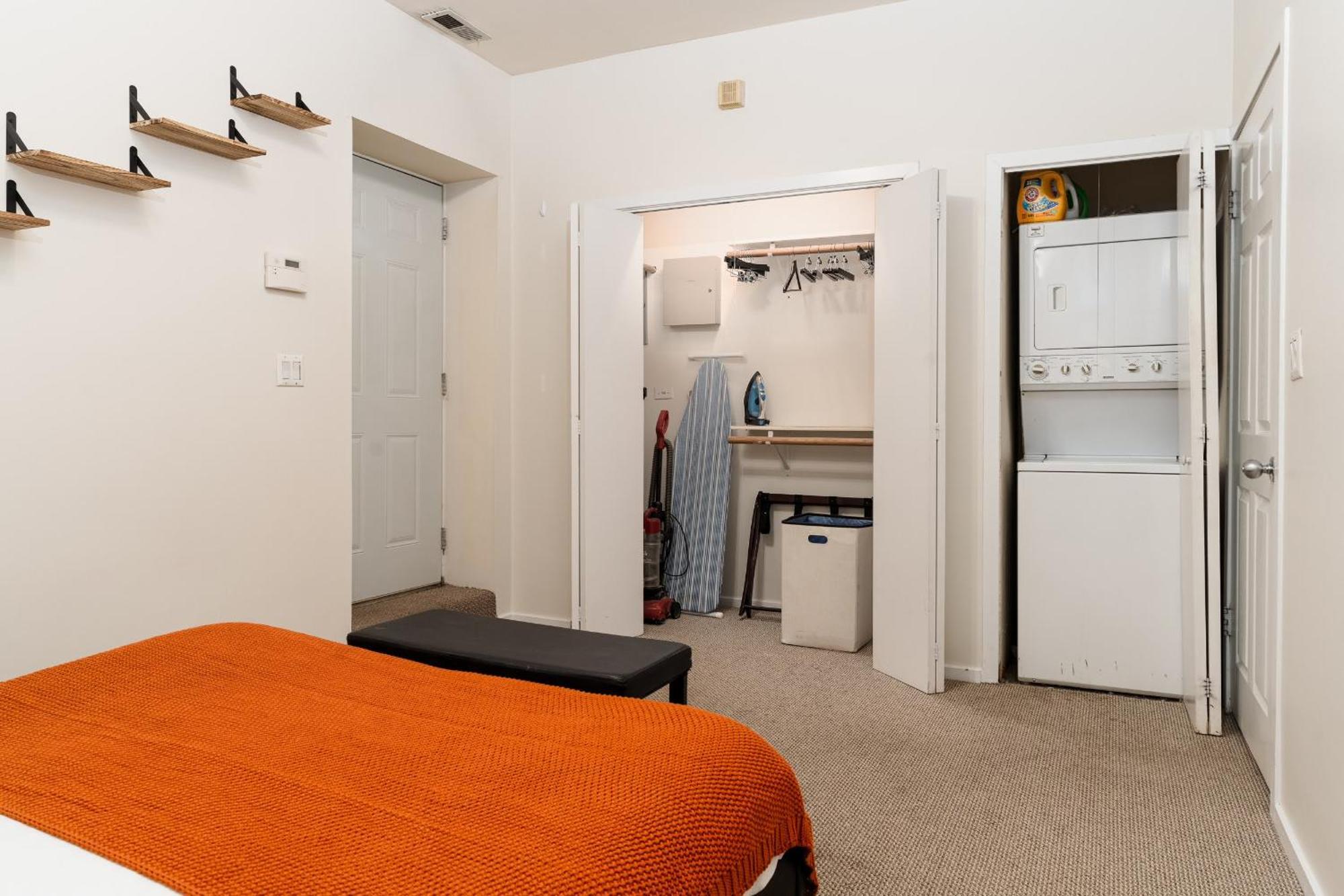Wicker Park 2br Near Milwaukee Ave