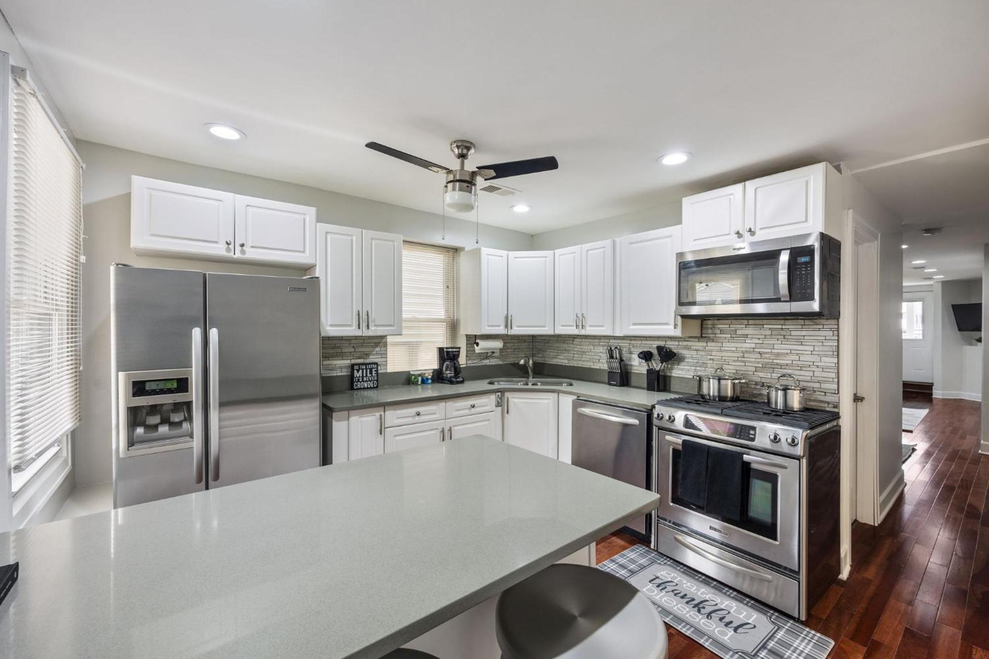 Contemporary 3br Irving Park Gem Near Expressway Chicago