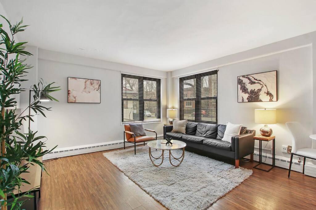 1br Bright And Airy In Hyde Park - Hyde Park 109 And 209 Rep * Chicago