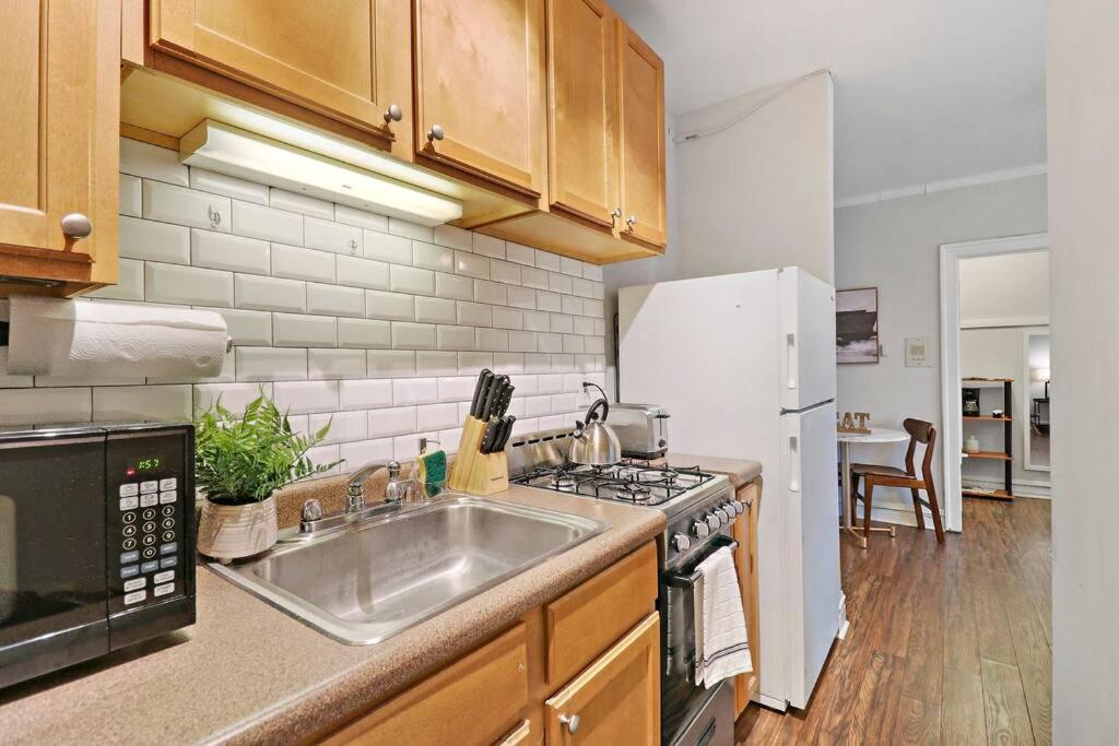 Apartment Charm In - Kenwood 205 *