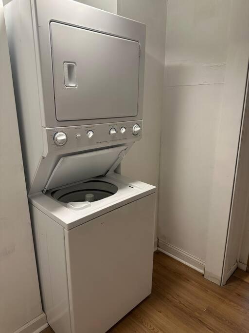 Comfy & Modern 3br Free Wifi Free Parking Apartment *