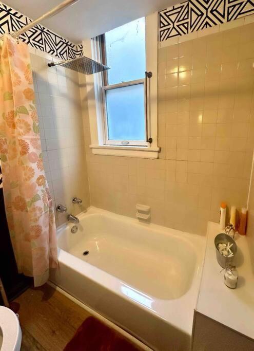 Comfy & Modern 3br Free Wifi Free Parking *