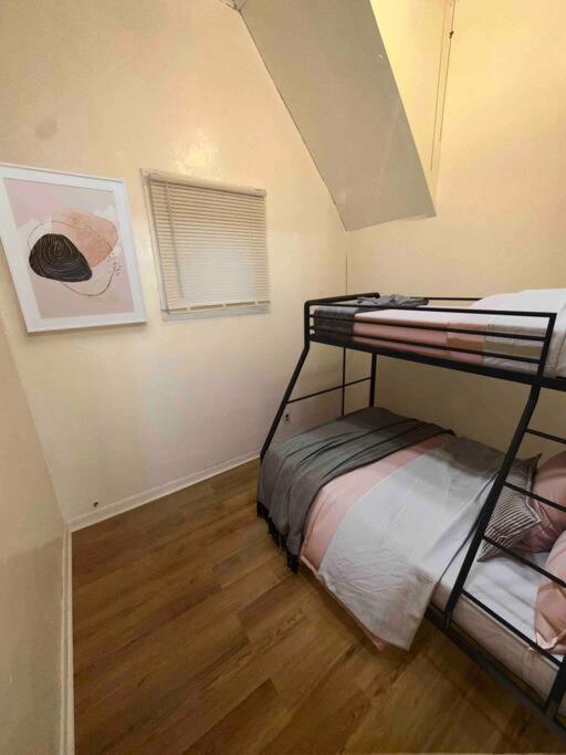Apartment Comfy & Modern 3br Free Wifi Free Parking *