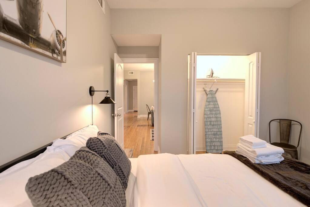 Spacious 3bedroom Family Oasis In Irving Park That Sleeps 8 Guests *