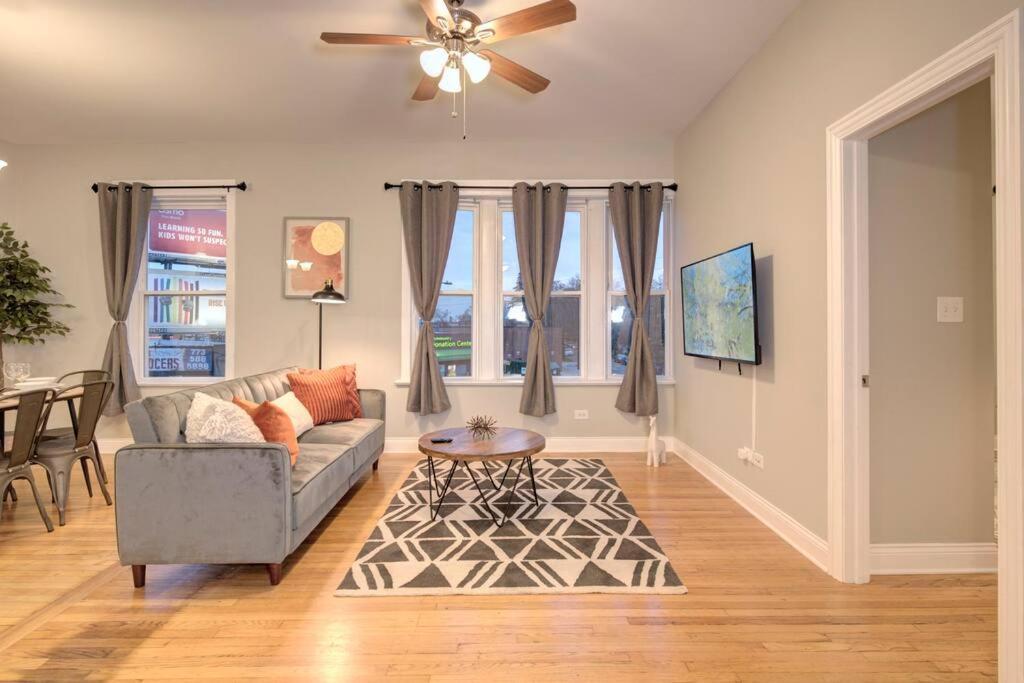 Apartment Spacious 3bedroom Family Oasis In Irving Park That Sleeps 8 Guests *