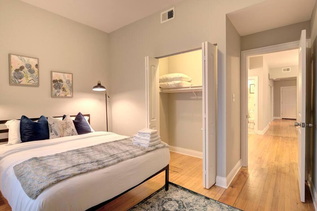 Spacious 3bedroom Family Oasis In Irving Park That Sleeps 8 Guests *