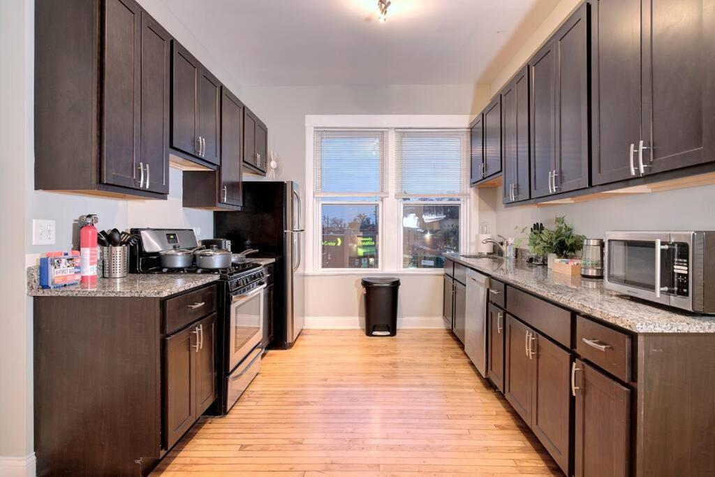Spacious 3bedroom Family Oasis In Irving Park That Sleeps 8 Guests Apartment