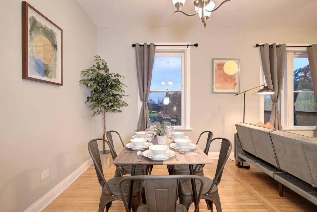 Spacious 3bedroom Family Oasis In Irving Park That Sleeps 8 Guests Apartment *