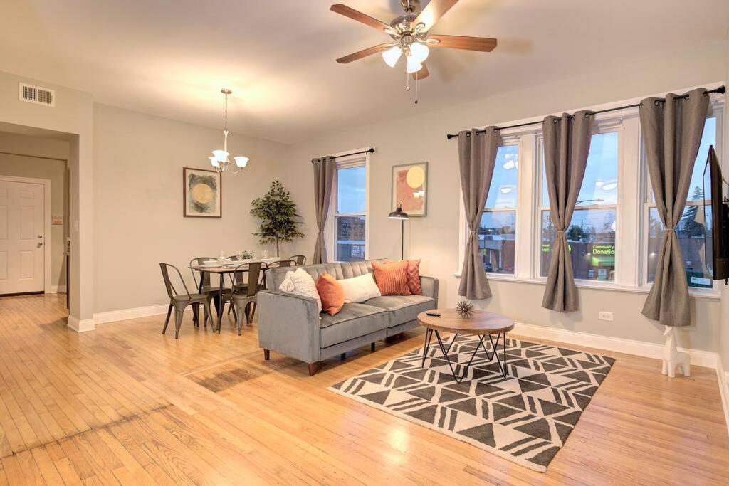 Spacious 3bedroom Family Oasis In Irving Park That Sleeps 8 Guests Apartment *