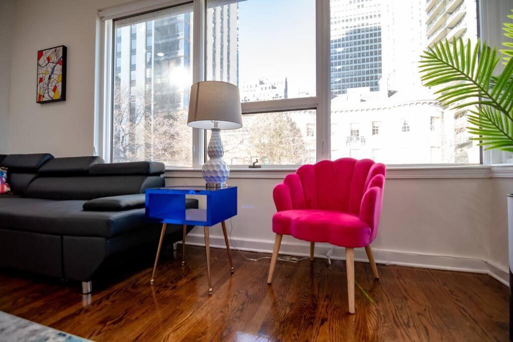 Apartment French Design Luxurious Downtown 3Br Suite Sleeps 8 Guests *