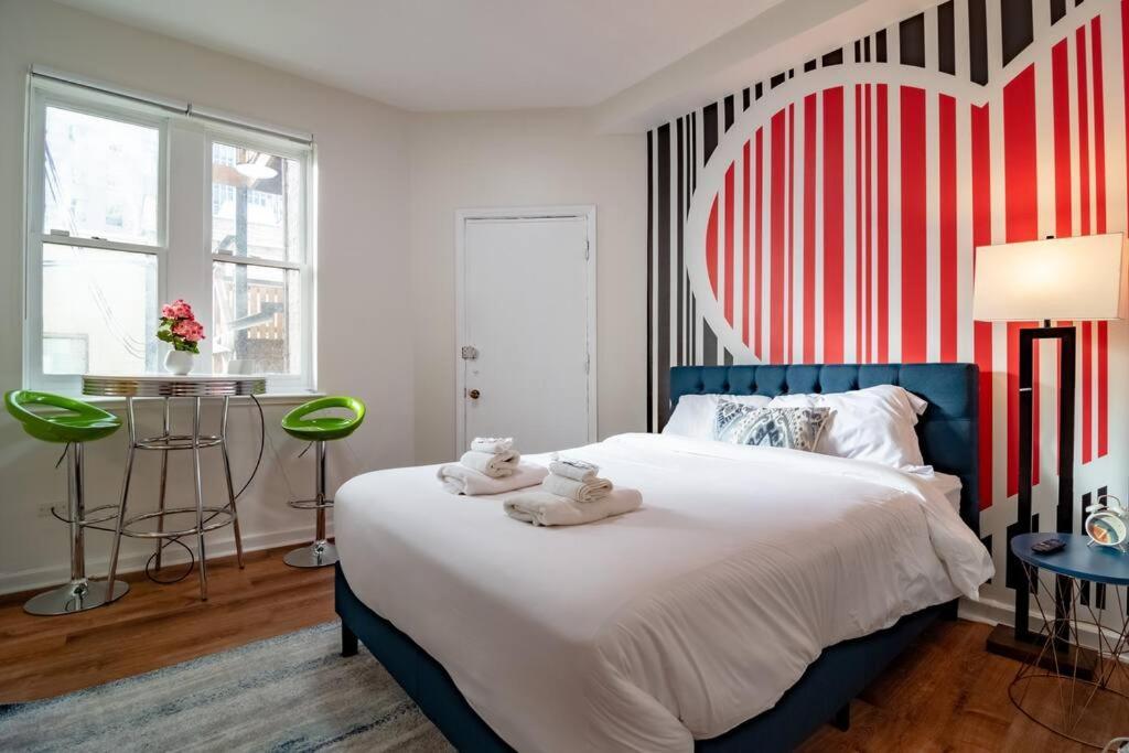 Apartment French Design Luxurious Downtown 3Br Suite Sleeps 8 Guests