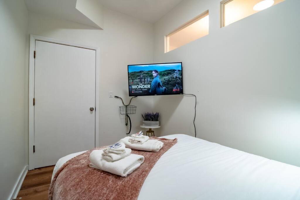 French Design Luxurious Downtown 3Br Suite Sleeps 8 Guests Apartment
