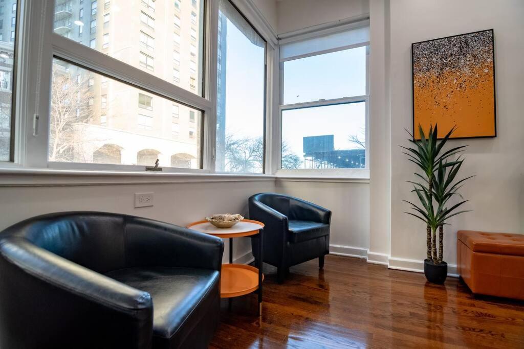 Apartment Beautiful Magnificent Mile/rush Street For Up To 8 Guests With Optional Valet Parking Chicago