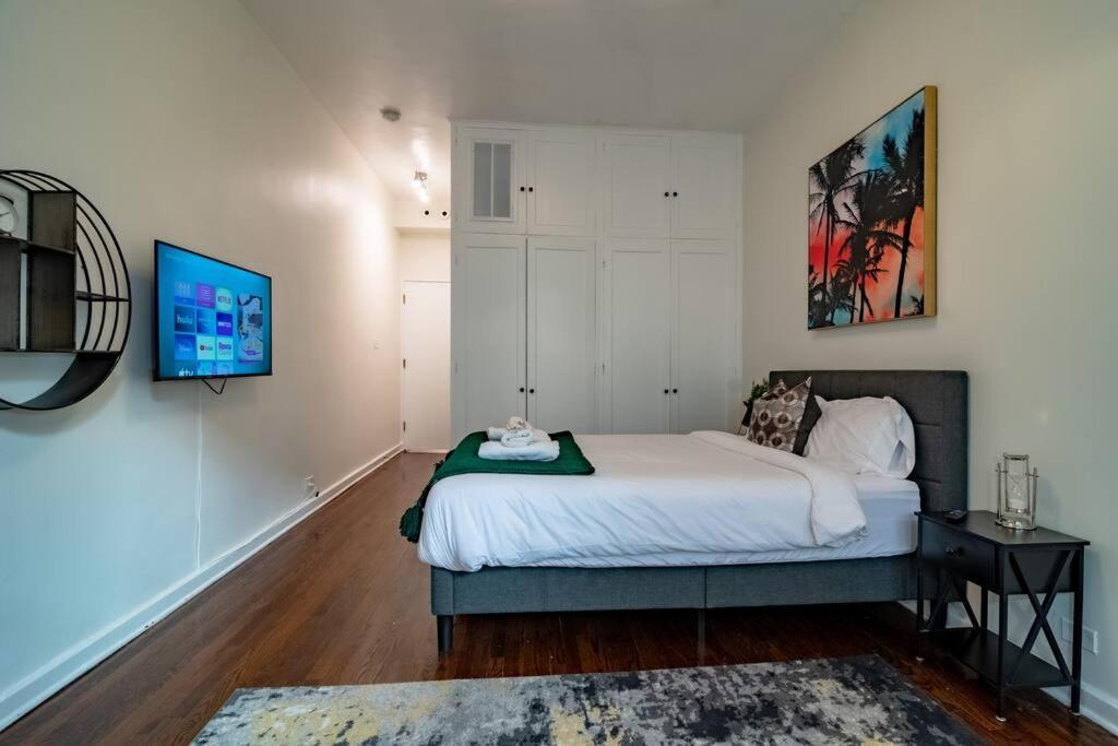 Beautiful Magnificent Mile/rush Street For Up To 8 Guests With Optional Valet Parking Apartment